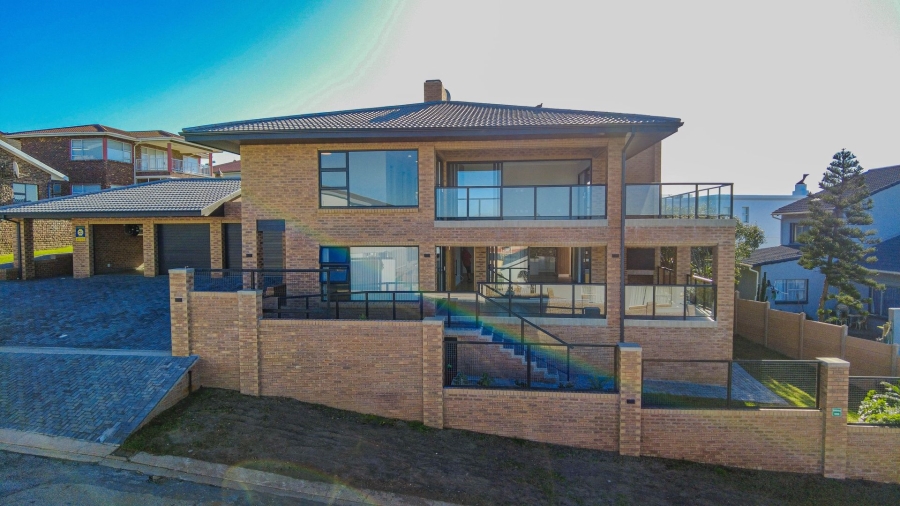4 Bedroom Property for Sale in Wavecrest Eastern Cape